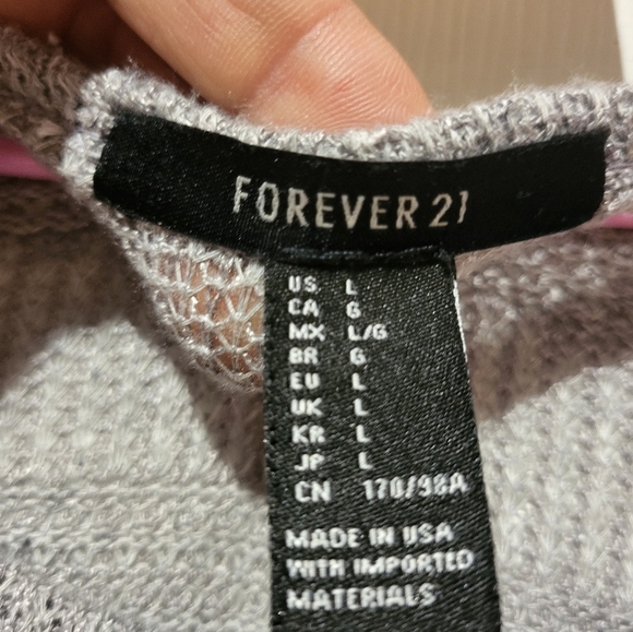 84 - grey details top - Picture 2 of 2